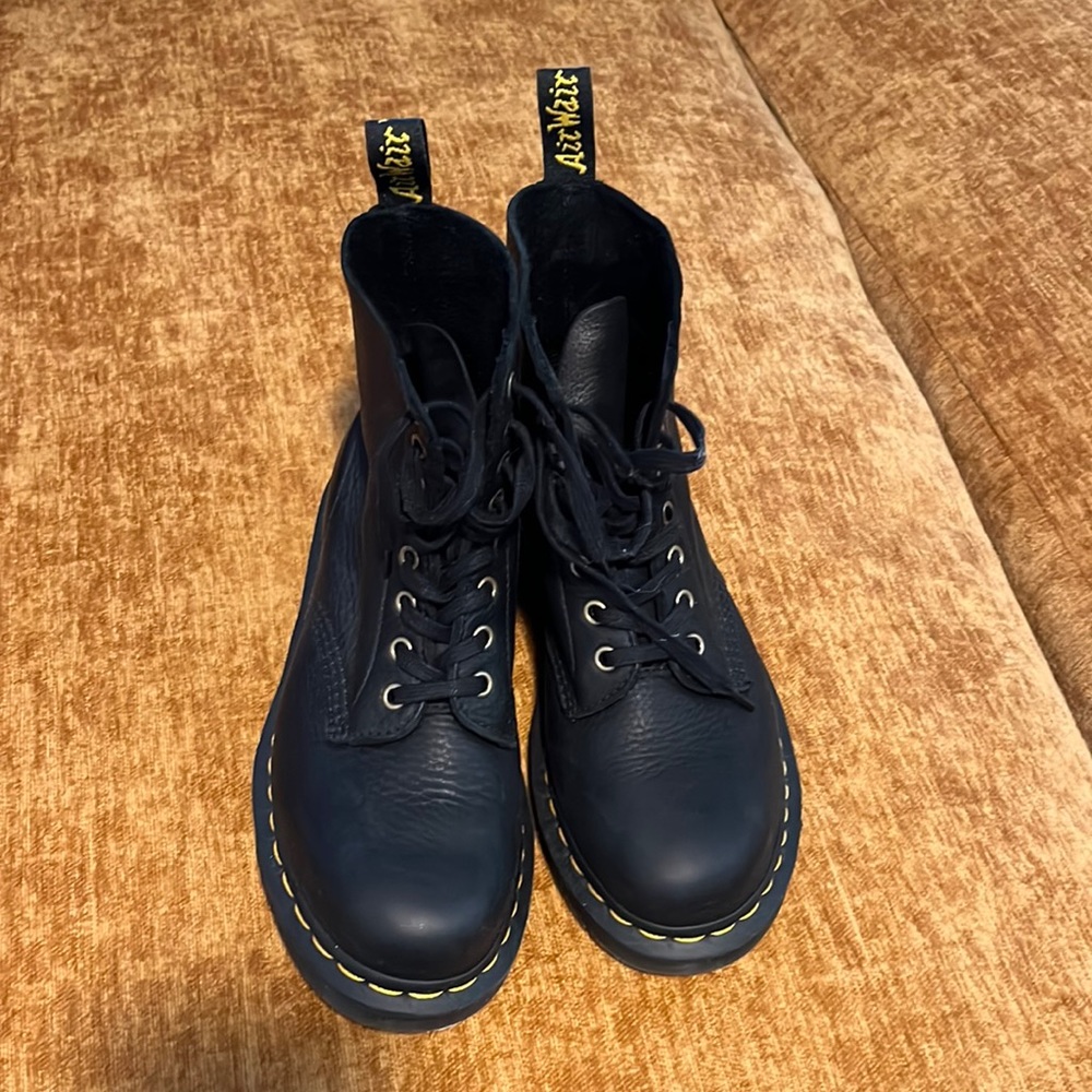 Dr martens black leather worn a few times